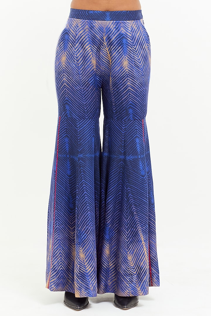 Sapphire Italian Crepe Resham Embroidered Short Kurta Set by Aseem kapoor at Pernia's Pop Up Shop
