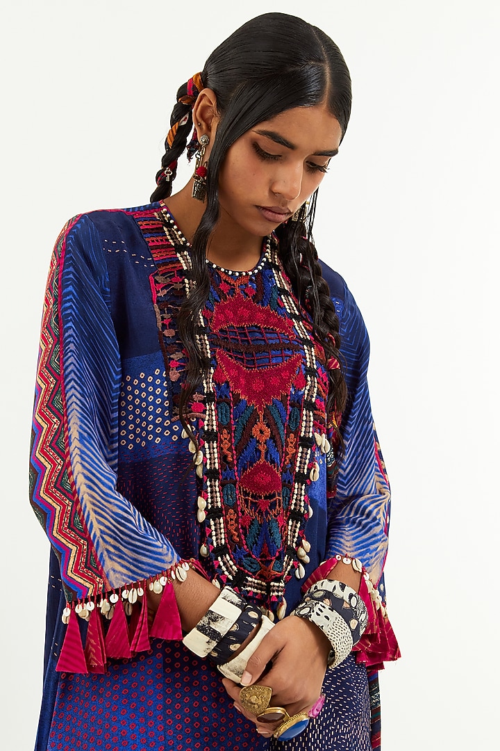 Sapphire Italian Crepe Resham Embroidered Short Kurta Set by Aseem kapoor at Pernia's Pop Up Shop