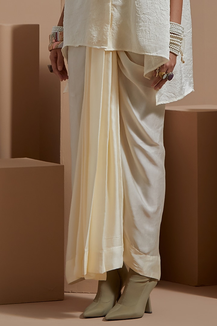 Mogra White Crushed Silk Pleated Skirt Set by ASEEM KAPOOR at Pernia's Pop Up Shop
