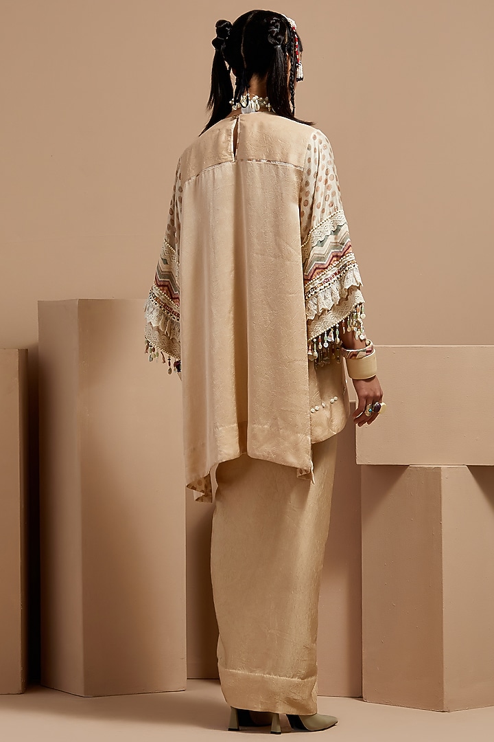 Ecru Crushed Silk Embroidered Kurta Set by ASEEM KAPOOR at Pernia's Pop Up Shop