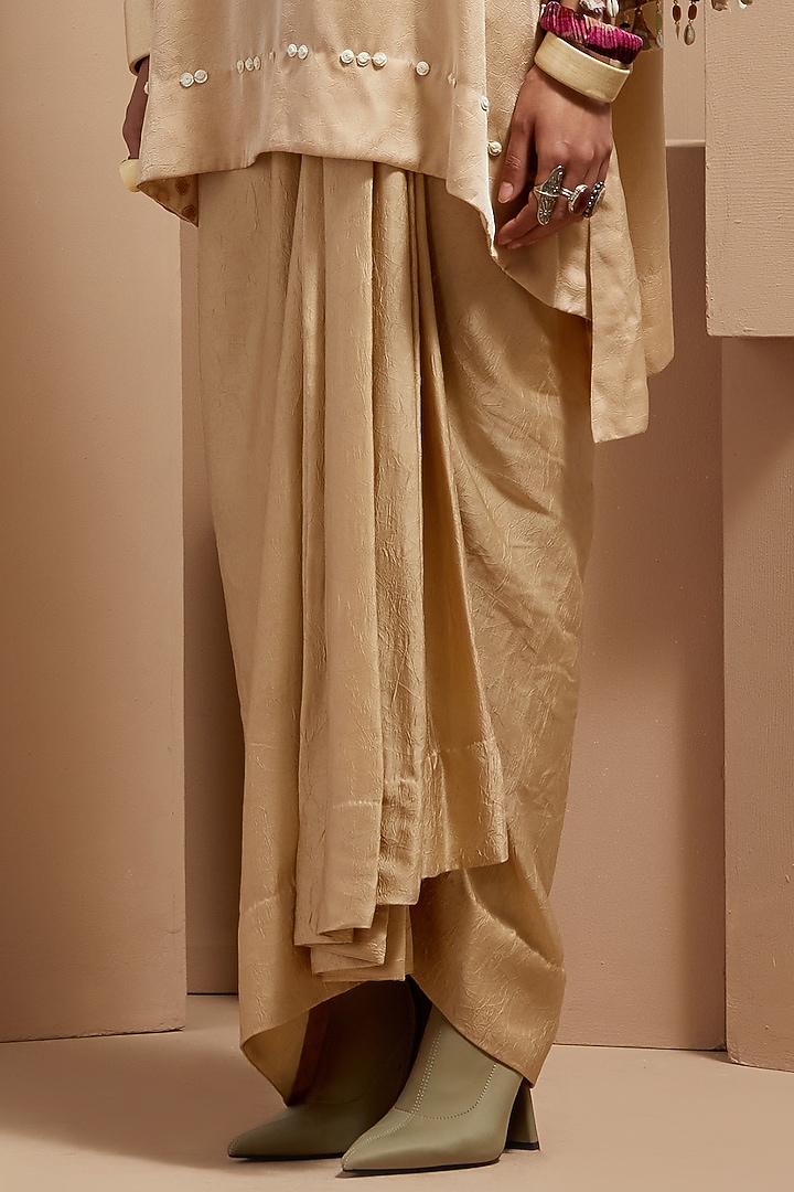 Ecru Crushed Silk Embroidered Kurta Set by ASEEM KAPOOR at Pernia's Pop Up Shop