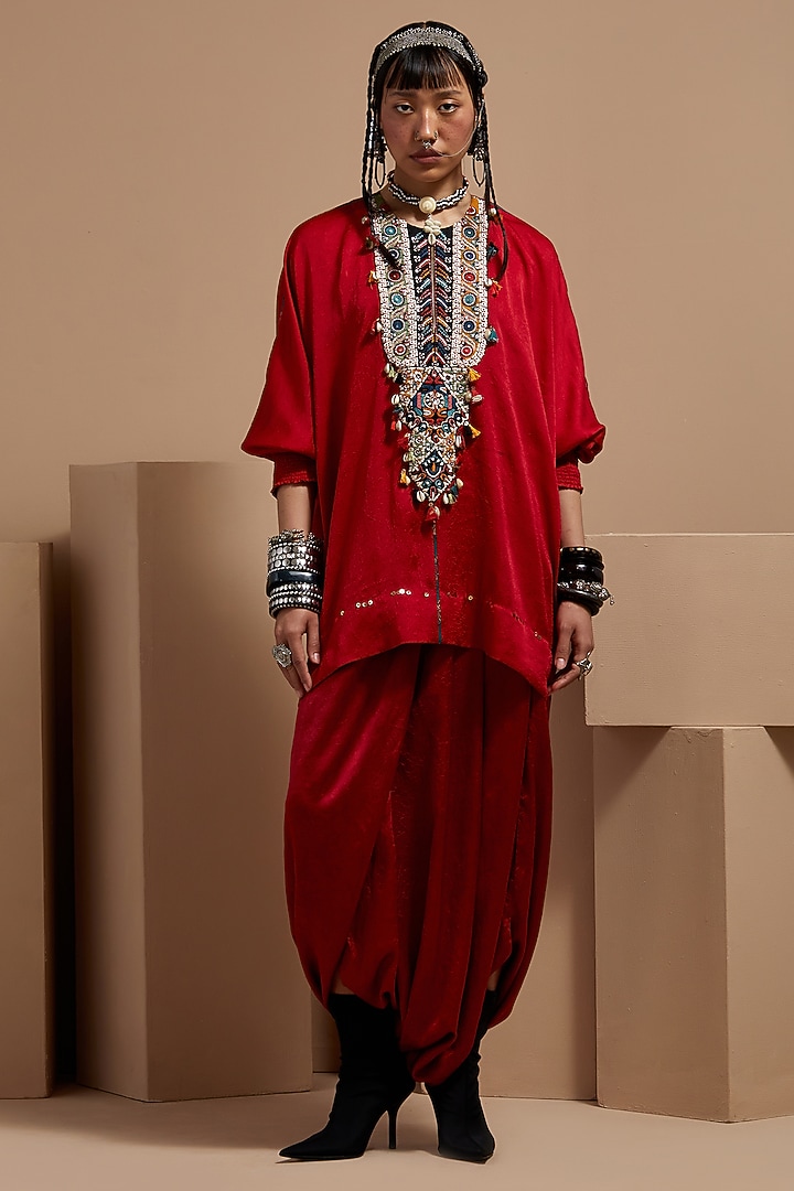 Sindoor Red Crushed Silk Short Kurta Set by ASEEM KAPOOR at Pernia's Pop Up Shop