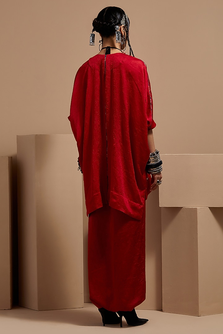 Sindoor Red Crushed Silk Short Kurta Set by ASEEM KAPOOR at Pernia's Pop Up Shop