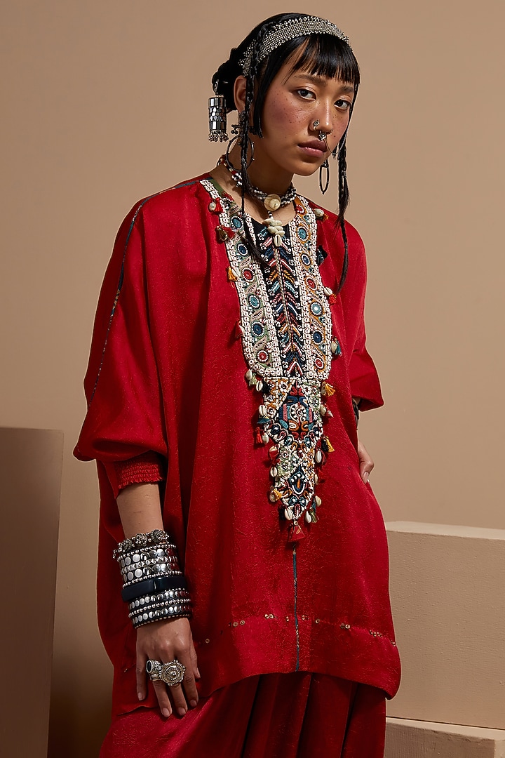 Sindoor Red Crushed Silk Short Kurta Set by ASEEM KAPOOR at Pernia's Pop Up Shop