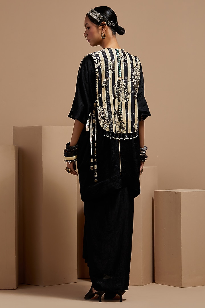 Surmai Black & Mogra White Cotton Silk Embroidered Gilet Set by ASEEM KAPOOR at Pernia's Pop Up Shop