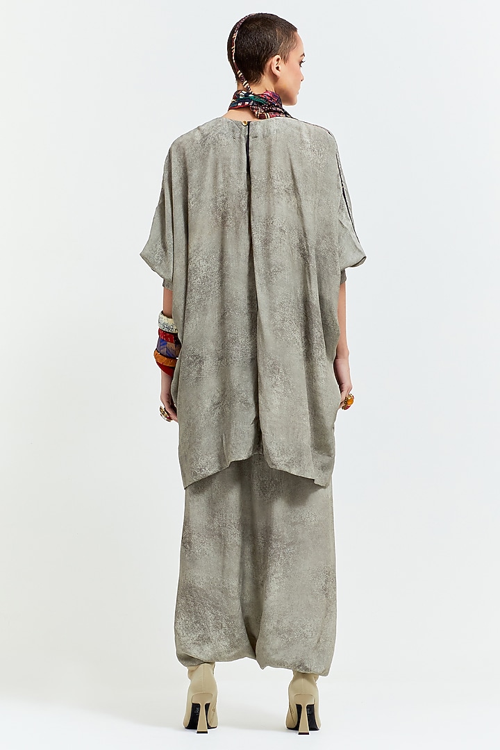 Ash Grey Crinkled Crepe Printed & Resham Thread Embroidered Kurta Set by ASEEM KAPOOR at Pernia's Pop Up Shop