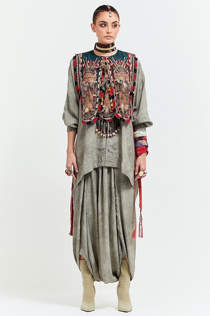 Ash Grey Natural Crepe Printed & Resham Thread Embroidered Kurta Set by ASEEM KAPOOR at Pernia's Pop Up Shop