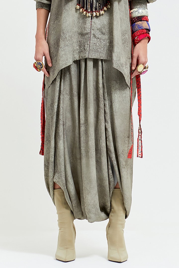 Ash Grey Natural Crepe Printed & Resham Thread Embroidered Kurta Set by ASEEM KAPOOR at Pernia's Pop Up Shop