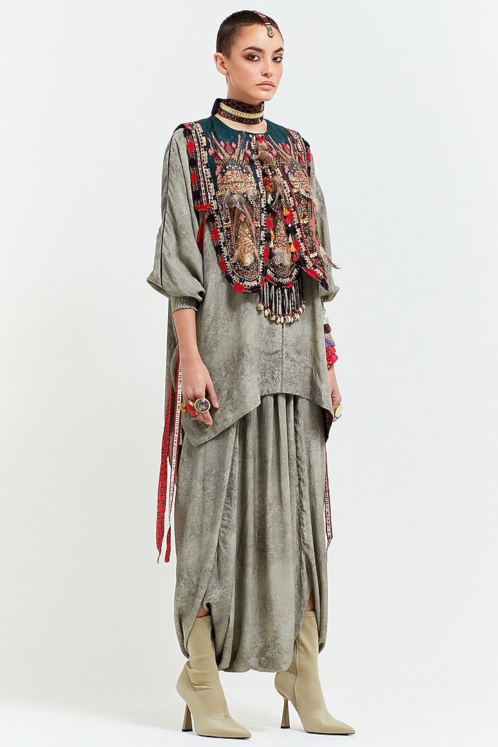 Ash Grey Natural Crepe Printed & Resham Thread Embroidered Kurta Set by ASEEM KAPOOR at Pernia's Pop Up Shop