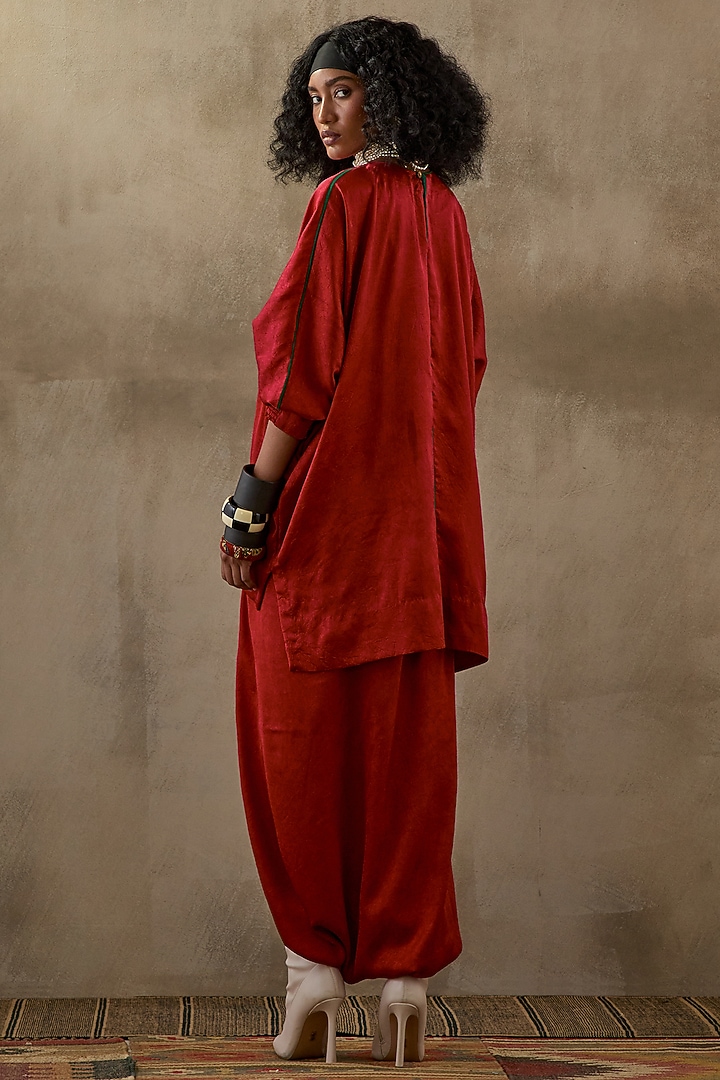 Sindoor Red Crushed Silk Kurta Set by ASEEM KAPOOR at Pernia's Pop Up Shop