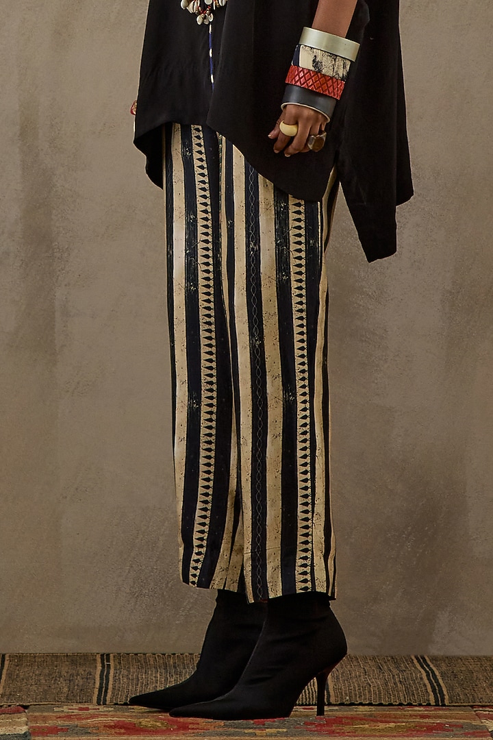 Surmai Black Natural Crepe Printed Kurta Set by ASEEM KAPOOR at Pernia's Pop Up Shop