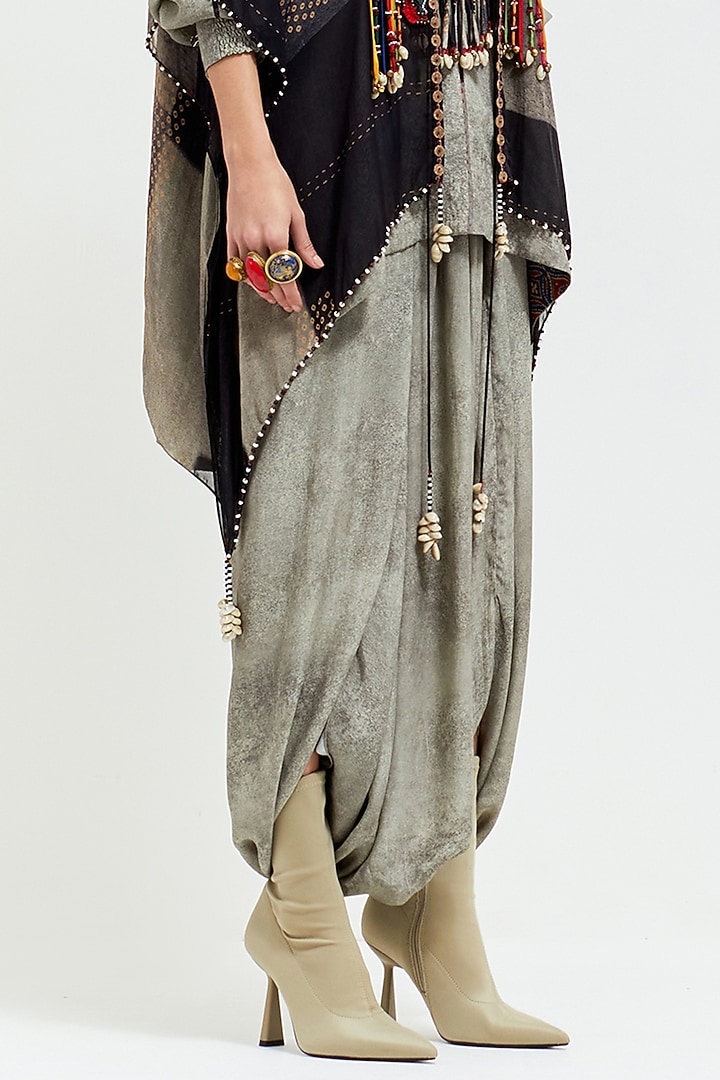 Ash Grey Natural Crepe Printed & Resham Thread Embroidered Kurta Set by ASEEM KAPOOR at Pernia's Pop Up Shop