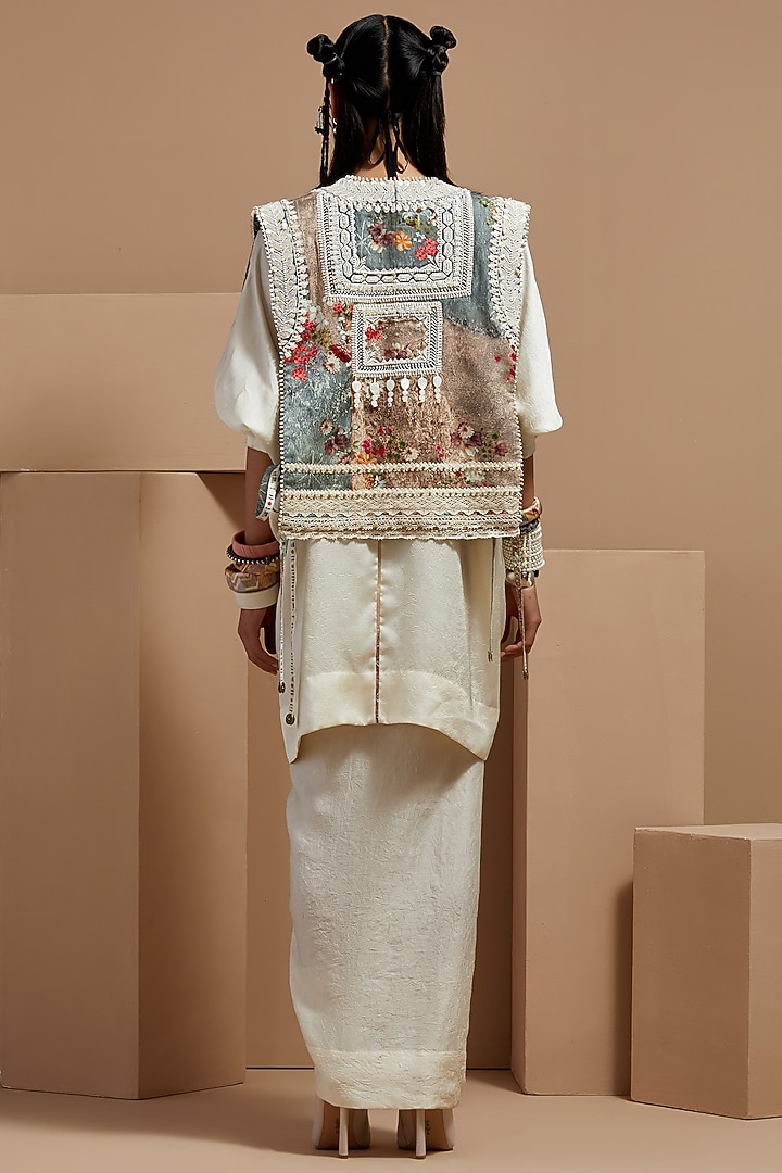 Mogra White Crushed Silk Kurta Set by ASEEM KAPOOR at Pernia's Pop Up Shop