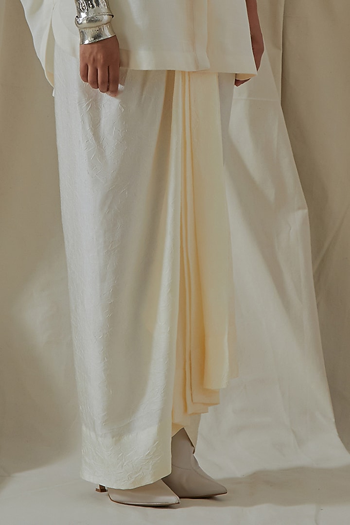 Mogra White Tashan Silk Sari-Style Pleated Skirt Set by ASEEM KAPOOR at Pernia's Pop Up Shop