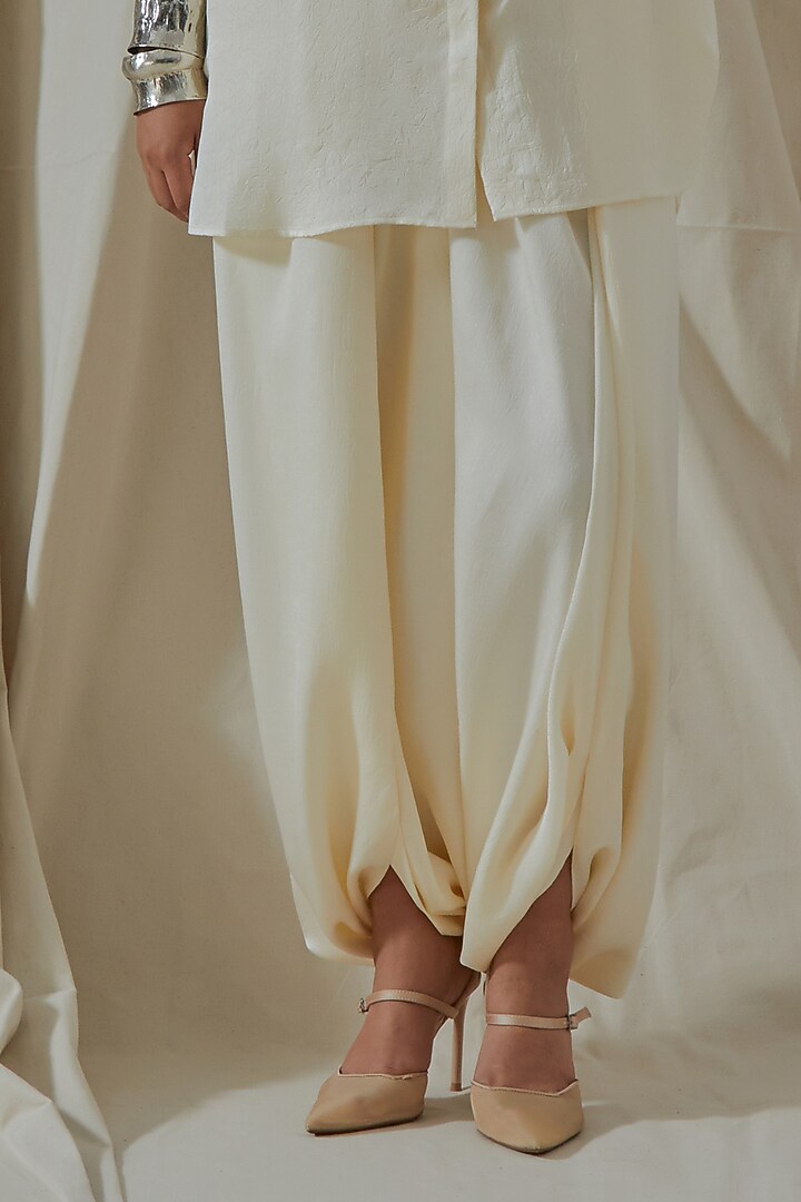 Mogra White Tashan Silk Embroidered Co-Ord Set by ASEEM KAPOOR at Pernia's Pop Up Shop