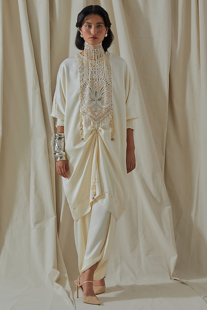 Mogra White Tashan Silk Resham Thread Embroidered Tunic Set by ASEEM KAPOOR at Pernia's Pop Up Shop