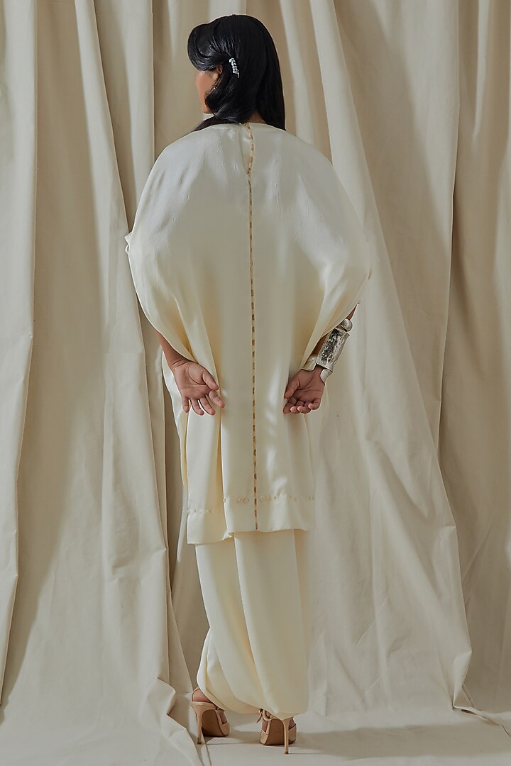 Mogra White Tashan Silk Resham Thread Embroidered Tunic Set by ASEEM KAPOOR at Pernia's Pop Up Shop
