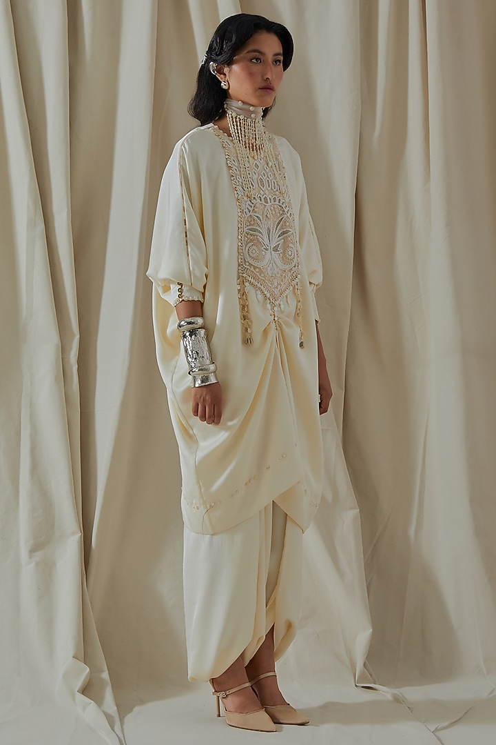 Mogra White Tashan Silk Resham Thread Embroidered Tunic Set by ASEEM KAPOOR at Pernia's Pop Up Shop