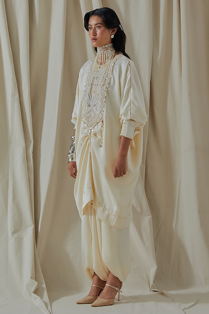 Mogra White Tashan Silk Resham Thread Embroidered Tunic Set by ASEEM KAPOOR at Pernia's Pop Up Shop