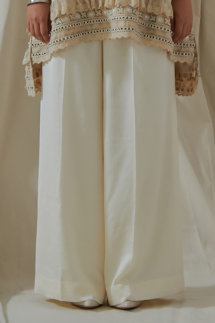 Mogra White Organza Resham Thread Embroidered Kurta Set by ASEEM KAPOOR at Pernia's Pop Up Shop