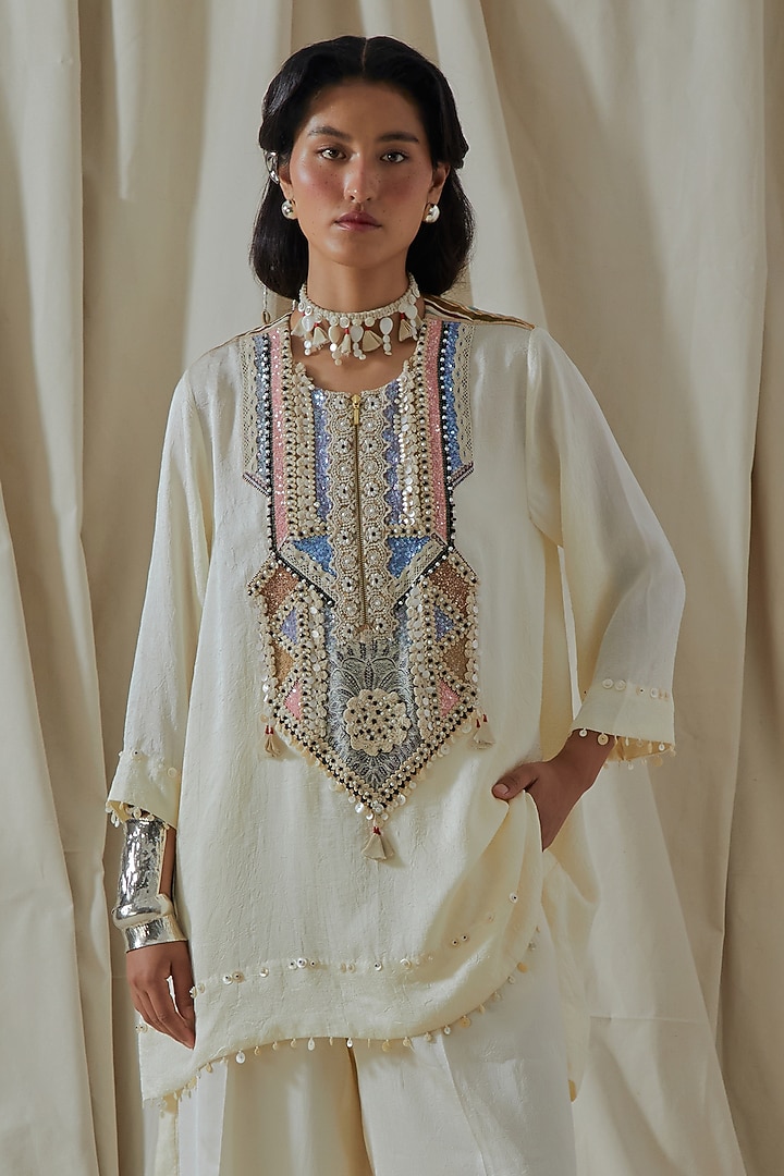 Mogra White Tashan Silk Resham Thread Embroidered Kurta Set by ASEEM KAPOOR at Pernia's Pop Up Shop