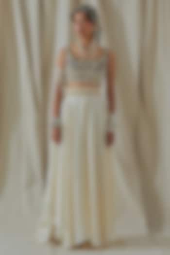 Mogra White Tashan Silk Resham Thread Embroidered Flared Skirt Set by ASEEM KAPOOR at Pernia's Pop Up Shop