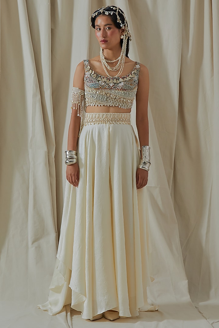 Mogra White Tashan Silk Resham Thread Embroidered Flared Skirt Set by ASEEM KAPOOR at Pernia's Pop Up Shop