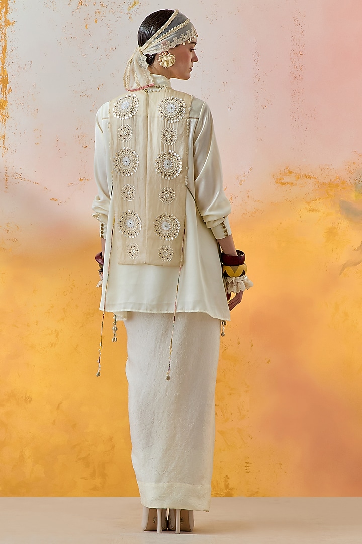 Mogra White Crushed Silk Pleated Skirt Set by ASEEM KAPOOR at Pernia's Pop Up Shop