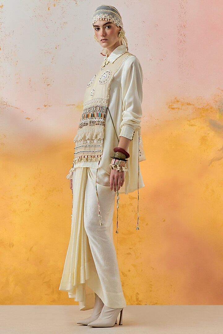 Mogra White Crushed Silk Pleated Skirt Set by ASEEM KAPOOR at Pernia's Pop Up Shop