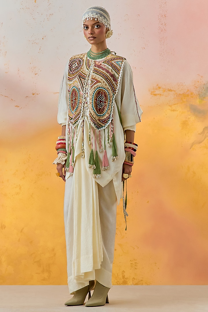 Mogra White Crushed Silk Pleated Skirt Set by ASEEM KAPOOR at Pernia's Pop Up Shop