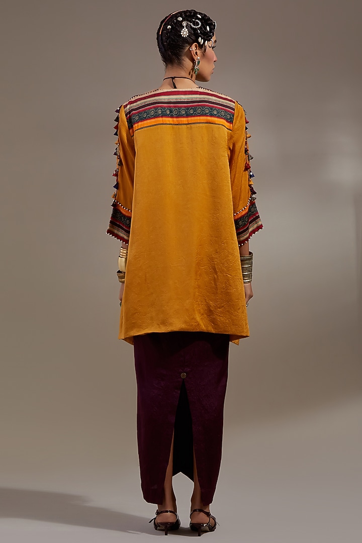 Yellow Crushed Silk Embroidered Kurta Set by ASEEM KAPOOR at Pernia's Pop Up Shop
