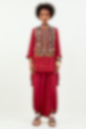 Pink Natural Crepe Embroidered Kurta Set by Aseem kapoor at Pernia's Pop Up Shop