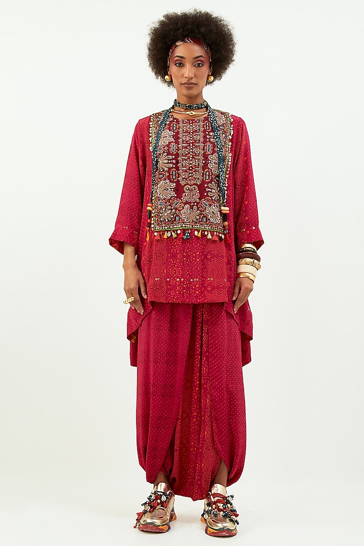 Pink Natural Crepe Embroidered Kurta Set by Aseem kapoor at Pernia's Pop Up Shop