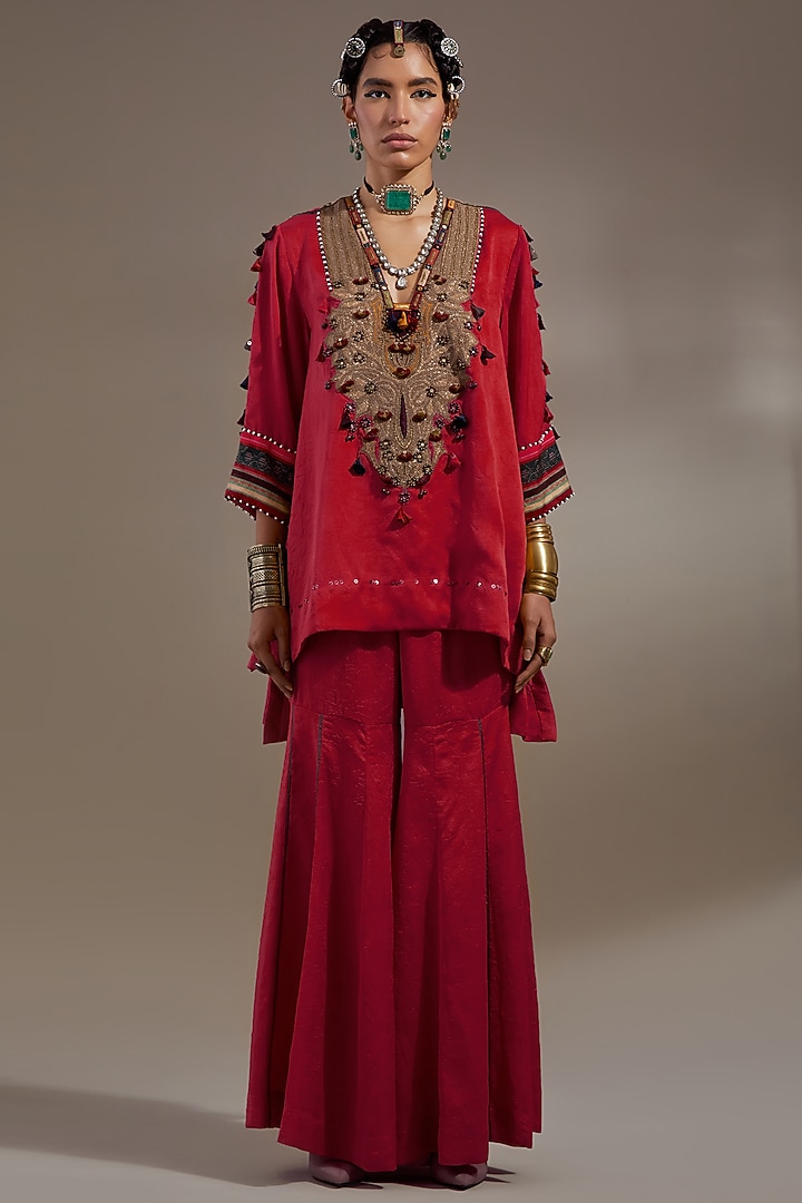 Sindoor Red Crushed Silk Embroidered Kurta Set by ASEEM KAPOOR at Pernia's Pop Up Shop