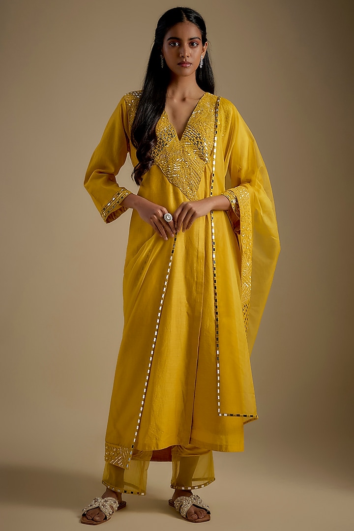 Yellow Chanderi & Muslin Hand Embroidered Kurta Set by ASAGA at Pernia's Pop Up Shop