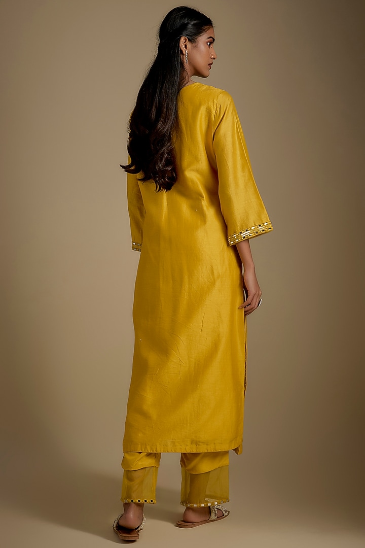 Yellow Chanderi & Muslin Hand Embroidered Kurta Set by ASAGA at Pernia's Pop Up Shop