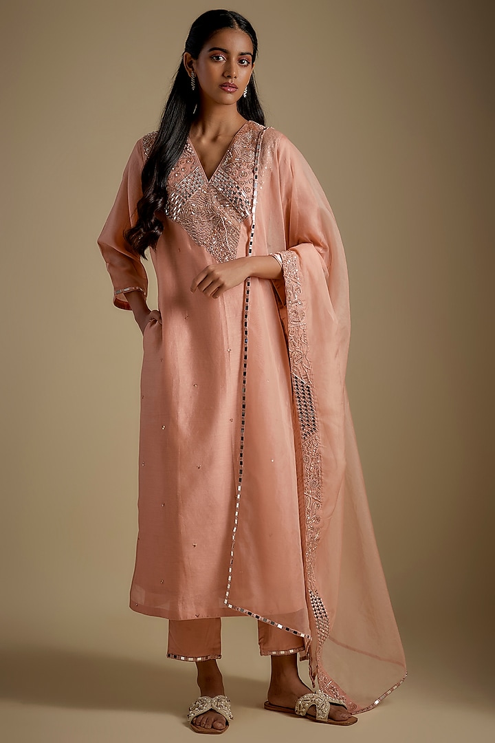 Rose Gold Chanderi & Muslin Hand Embroidered Kurta Set by ASAGA at Pernia's Pop Up Shop