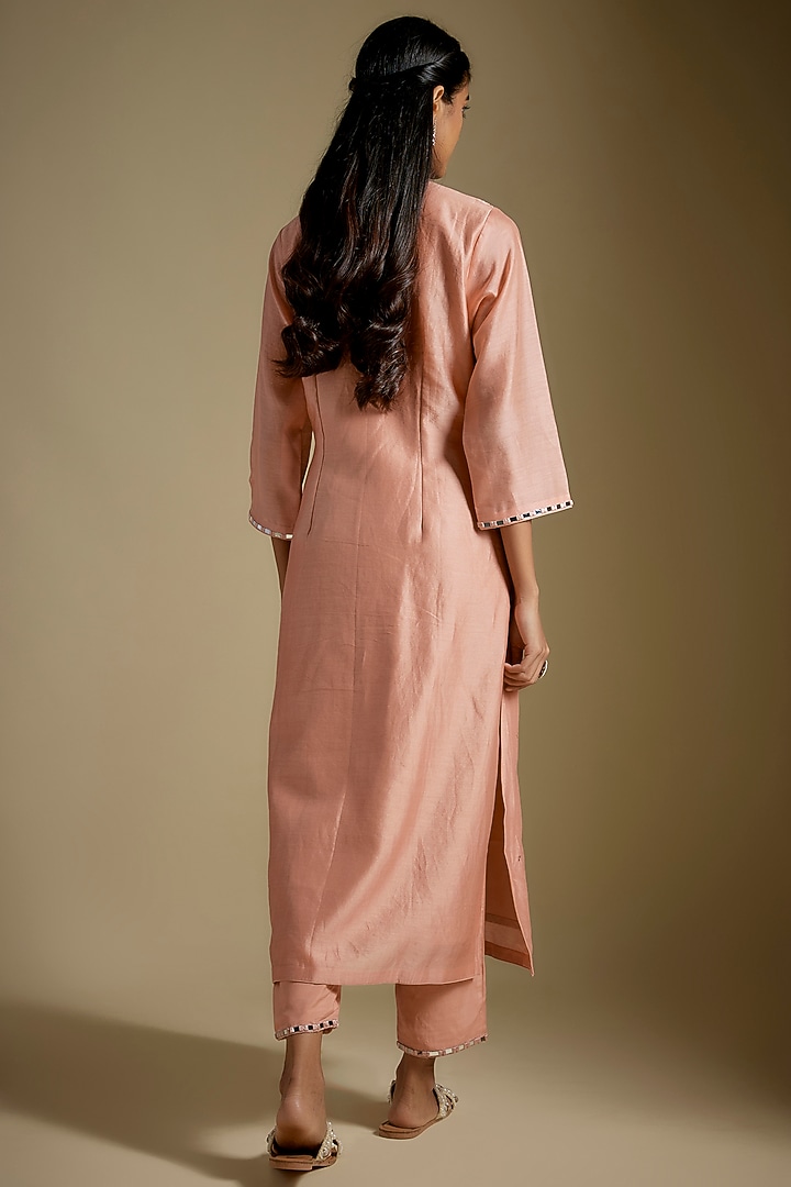 Rose Gold Chanderi & Muslin Hand Embroidered Kurta Set by ASAGA at Pernia's Pop Up Shop
