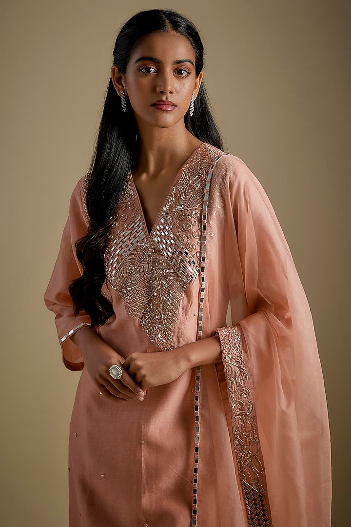 Rose Gold Chanderi & Muslin Hand Embroidered Kurta Set by ASAGA at Pernia's Pop Up Shop