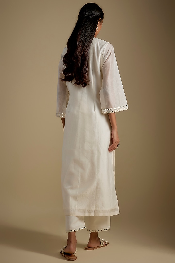 Ivory Chanderi & Muslin Hand Embroidered Kurta Set by ASAGA at Pernia's Pop Up Shop