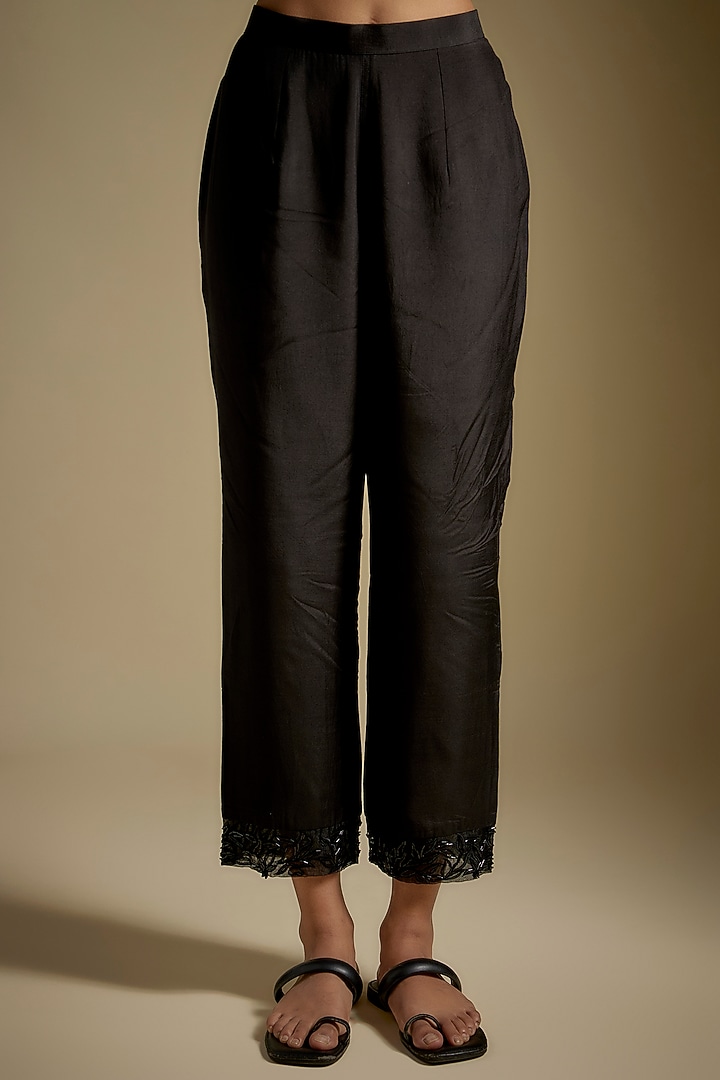 Black Chanderi & Muslin Floral Salli Embroidered Kurta Set by ASAGA at Pernia's Pop Up Shop