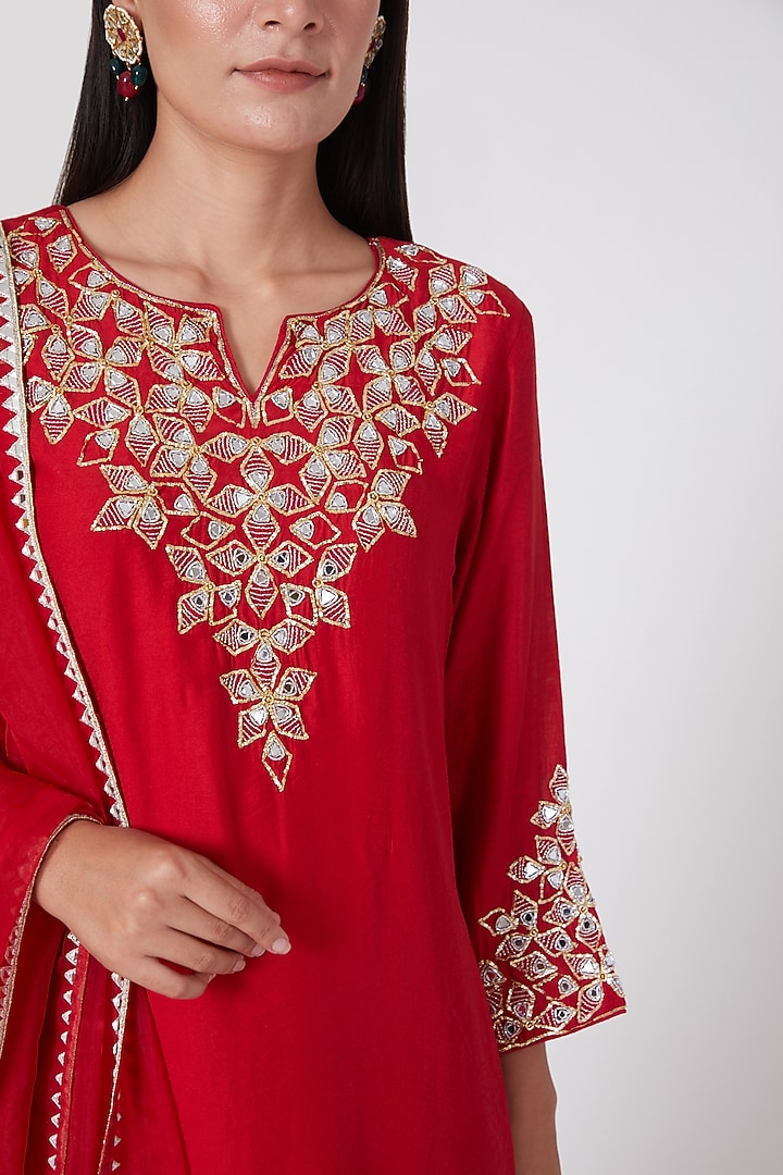 Red Embroidered Kurta Set by ASAGA at Pernia's Pop Up Shop
