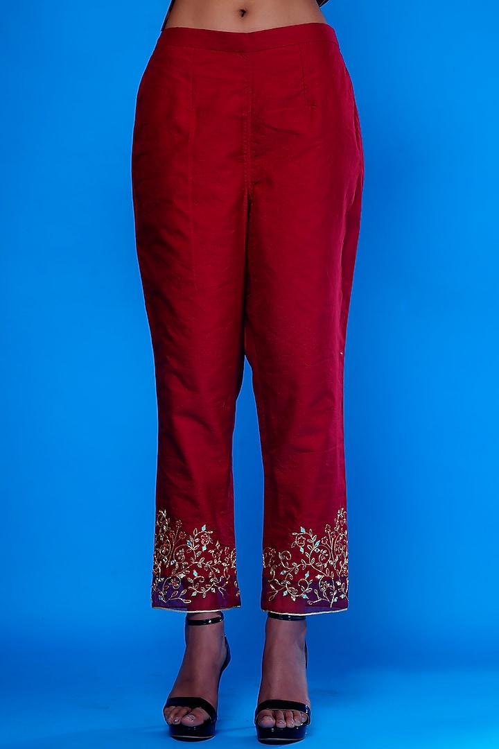 Red Embroidered Kurta Set by ASAGA at Pernia's Pop Up Shop