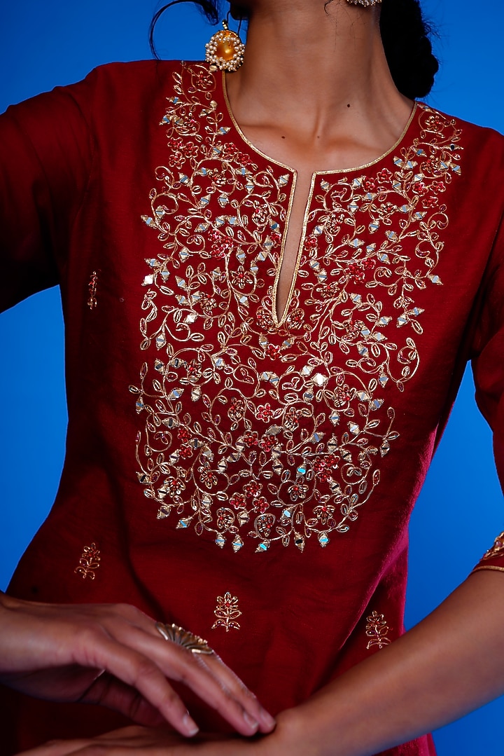 Red Embroidered Kurta Set by ASAGA at Pernia's Pop Up Shop