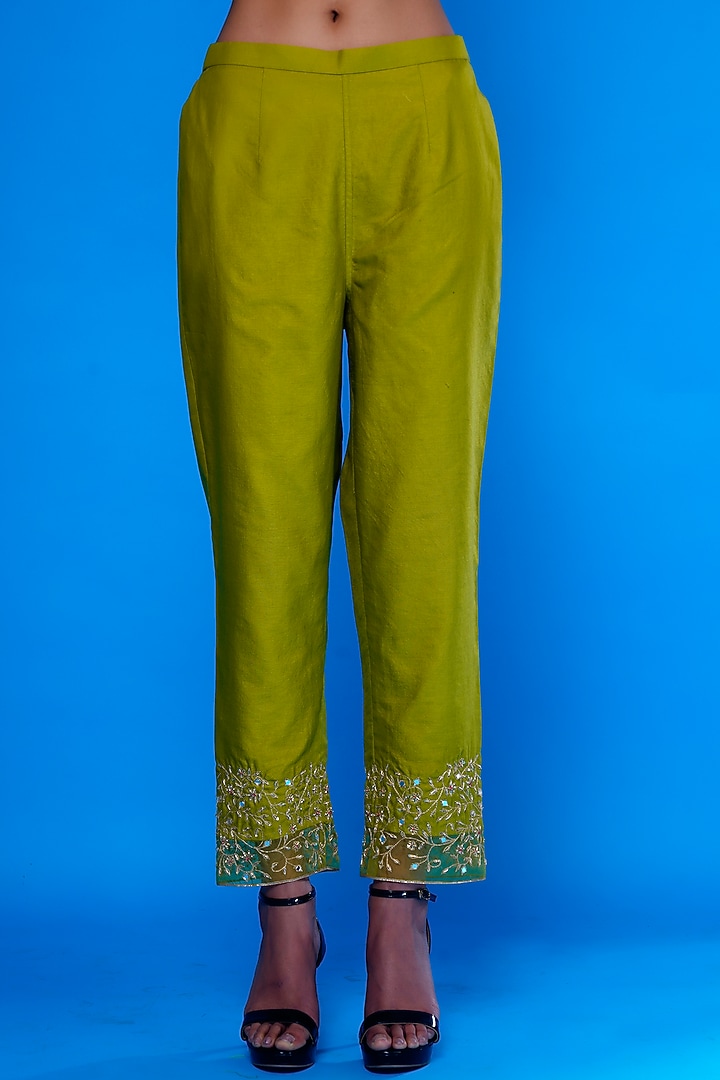 Olive Embroidered Kurta Set by ASAGA at Pernia's Pop Up Shop