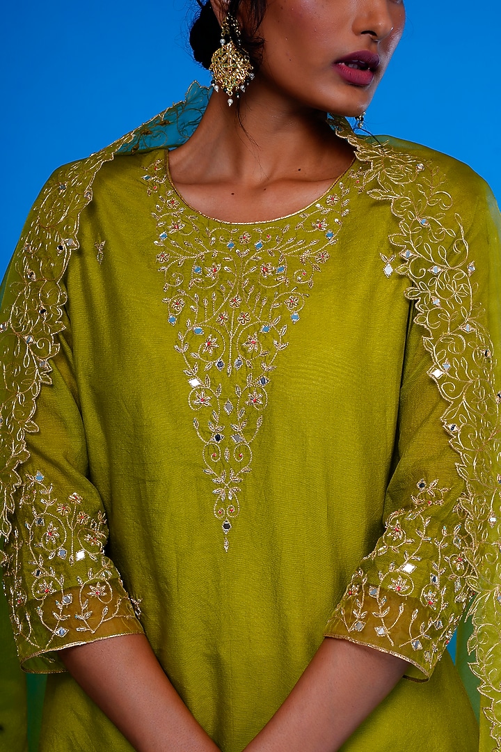 Olive Embroidered Kurta Set by ASAGA at Pernia's Pop Up Shop