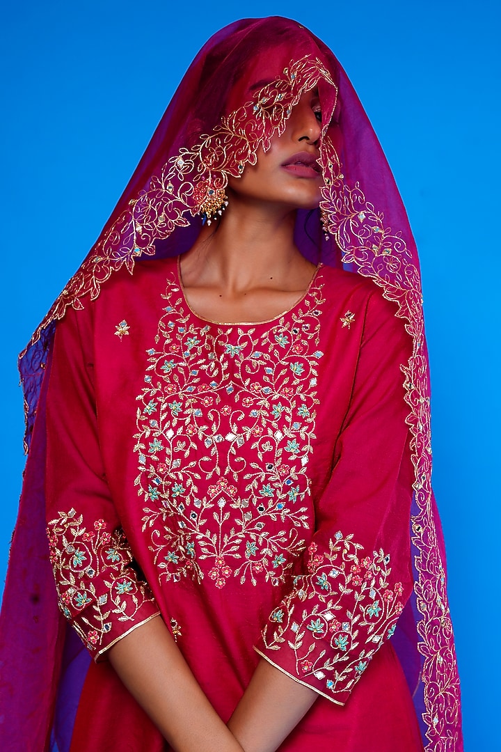 Rani Embroidered Kurta Set by ASAGA at Pernia's Pop Up Shop