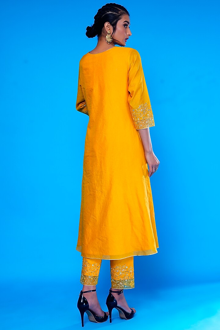 Mustard Embroidered Kurta Set by ASAGA at Pernia's Pop Up Shop