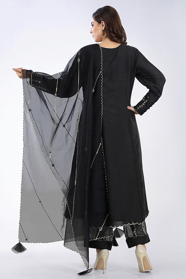 Black Embroidered Kurta Set by ASAGA at Pernia's Pop Up Shop