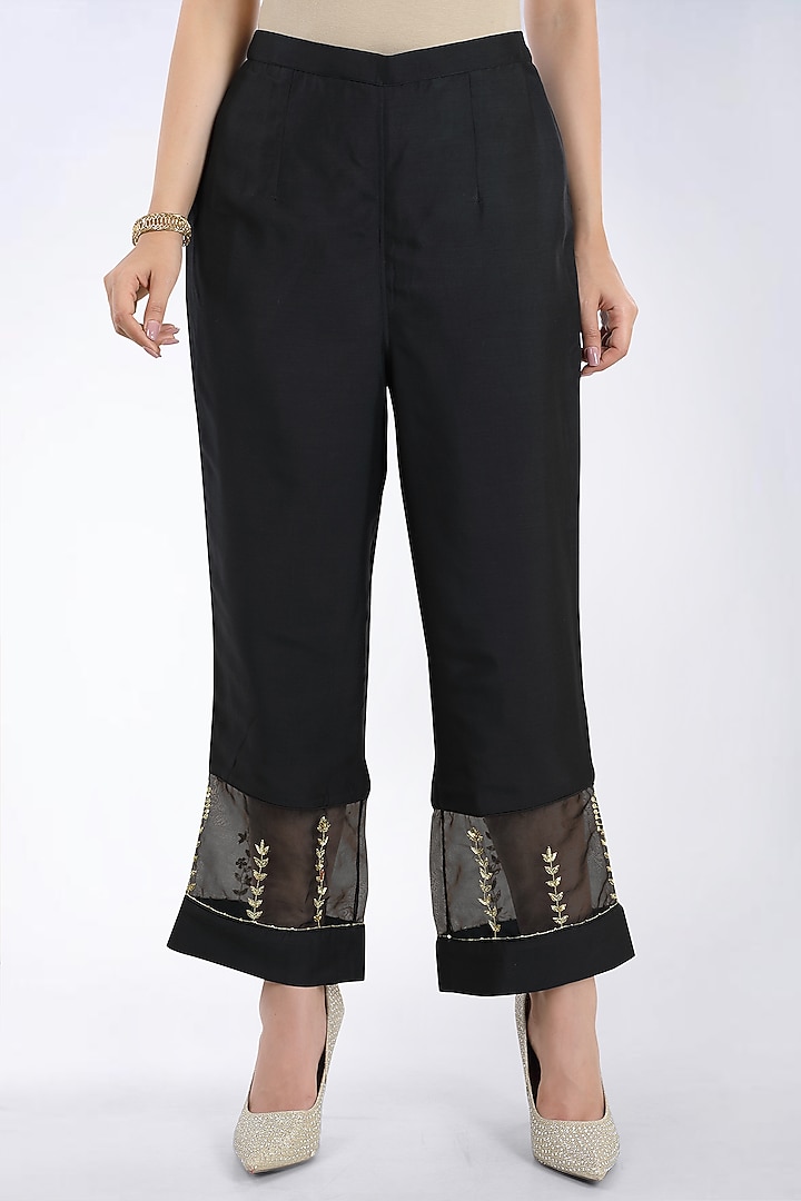 Black Embroidered Kurta Set by ASAGA at Pernia's Pop Up Shop